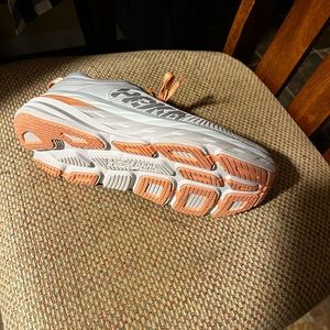 Hoka womens size 9 worn once in excellent condition.